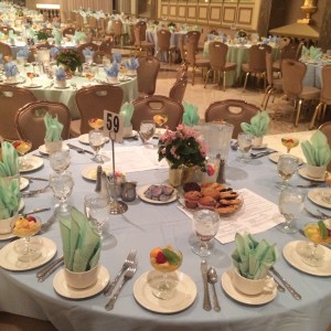 Delicate catering for guest tables